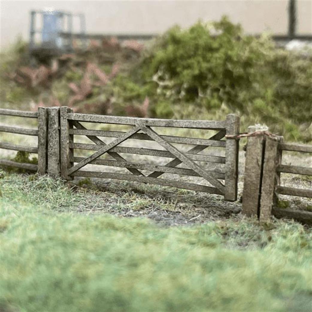 Scale Model Scenery 00 LX001 Five Bar Gates (Pack of 3) Kit