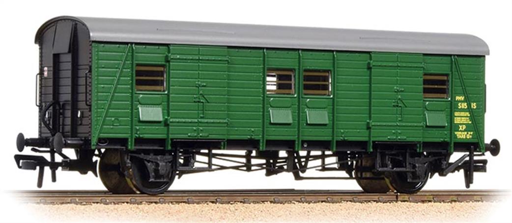 Bachmann OO 39-530 BR(S) PMV Parcels & Miscellaneous Luggage Van BR Green Black Ends