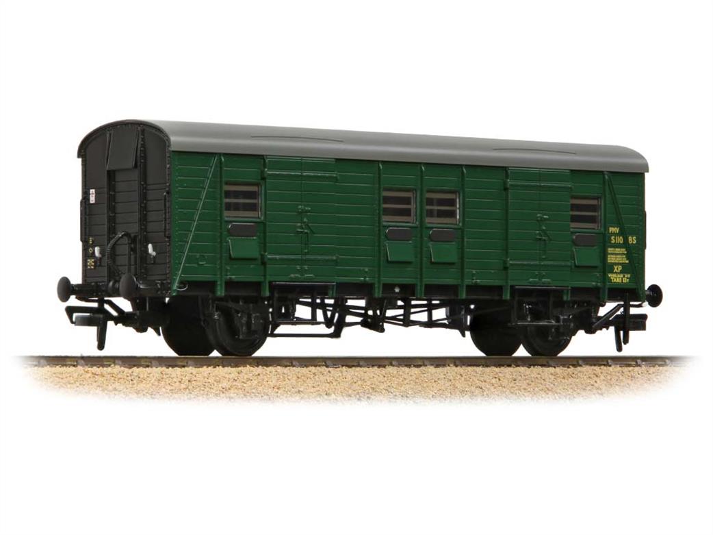 Bachmann OO 39-527A BR ex-SR PMV Parcels & Miscellaneous Luggage Van BR Green