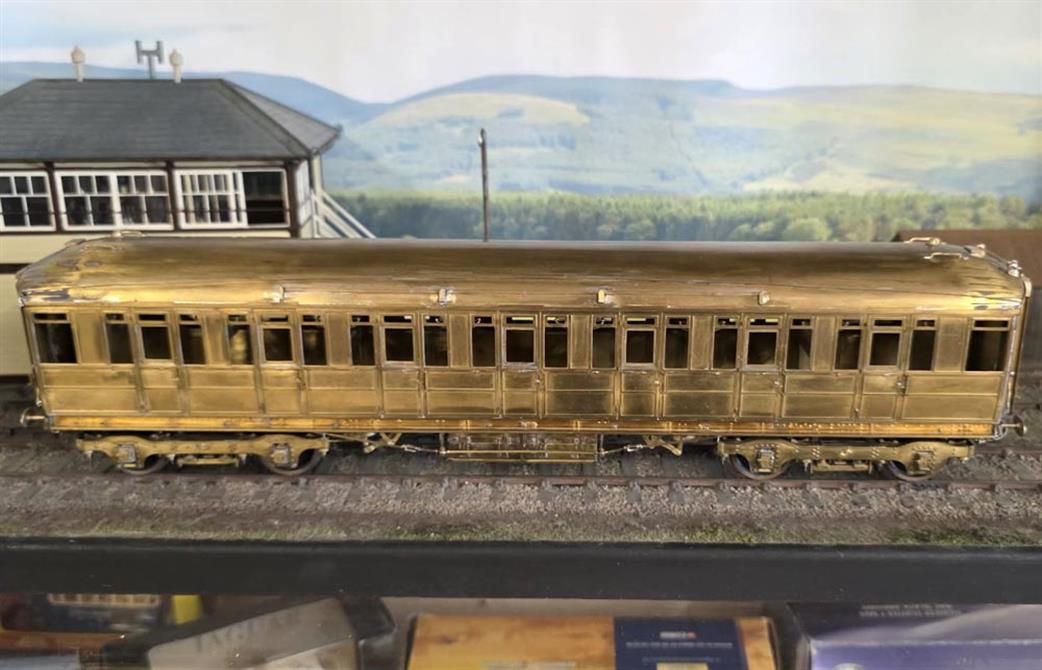 Preowned O Gauge SH23-1 Kemilway CB14 GNR Diagram 248d 52ft 6in Coach Kit Built