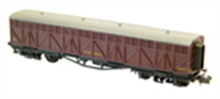 Originally designed as a milk van the gangway fitted 'Siphon G' was used on passenger trains across the Great Western system as a luggage and parcels van. This model reproduces the early outside-braced version of these vans, the bracing and louvres being sharp with excellent depth and detail in the moulding.