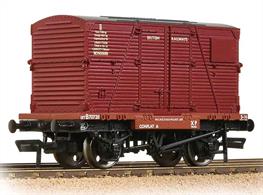 An excellent model of the early BR 4-wheel container flat wagon complete with a BD type container in the crimson livery.