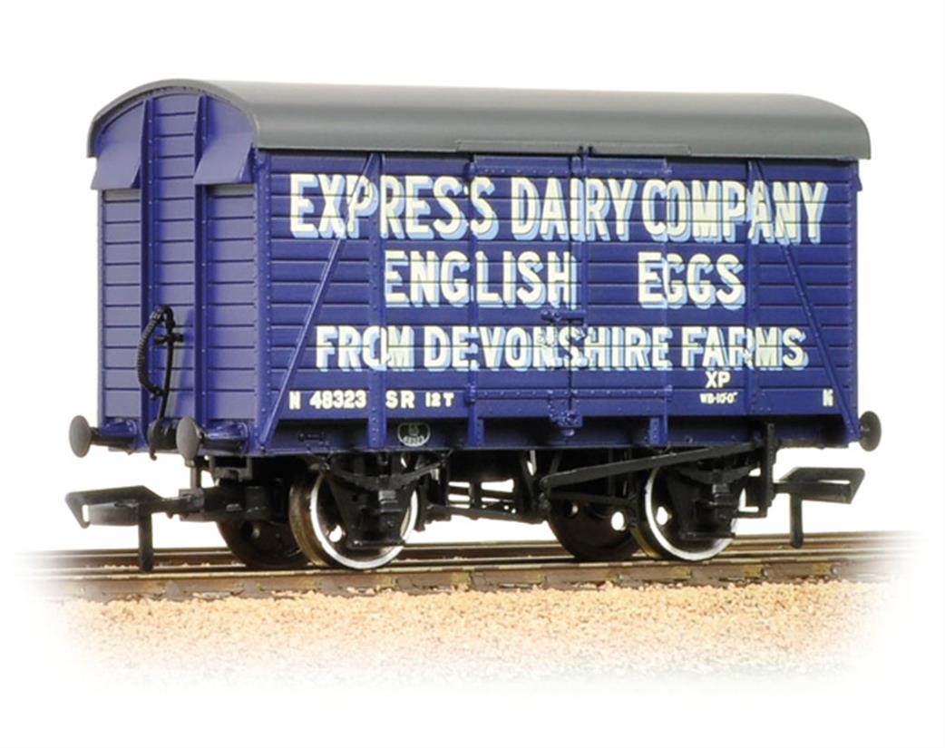 Bachmann OO 38-072 Express Dairies English Eggs 12-ton Southern Railway Box Van