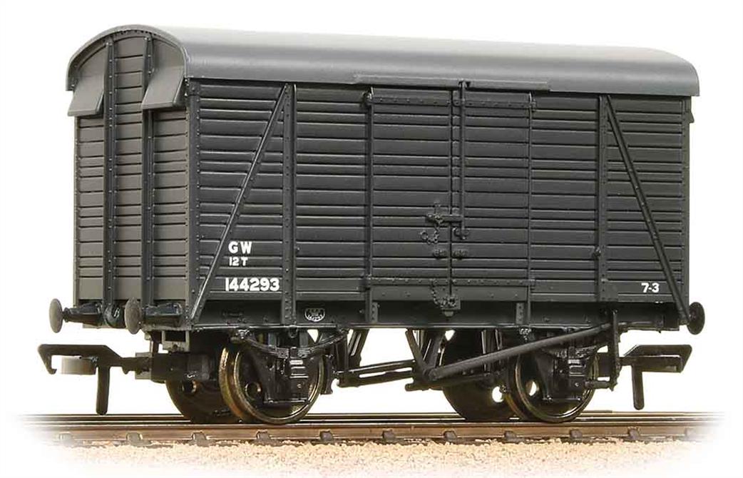 Bachmann OO 38-083A 12t Southern 2+2 Planked Vent Van GWR Grey