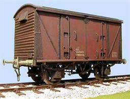 Model kit to build a detailed replica of the BR Vanwide box van in original vacuum brake configuration.Supplied with metal wheels, 3 link couplings and sprung buffers