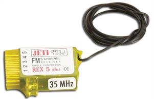 Super lightweight and compact short range 35mHz receiver. It can be operated by any make of FM transmitter.Dimensions: 31 x 17 x 90mmWeight: 8g