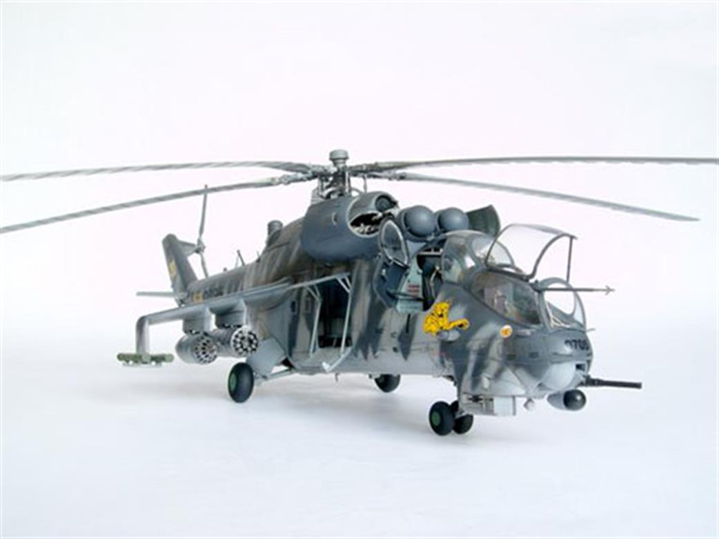 Trumpeter 1/35 05103 Mil Mi-24V Hind E Russian Helicopter Gunship Kit