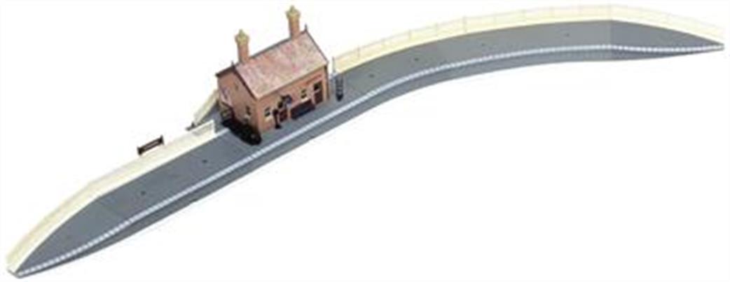 Hornby OO R8000 Country Station