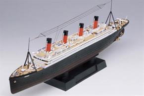 Academy 1/700 R.M.S Titanic with LED set 14220Glue and paints are required