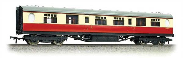 Bachmann Branchline 34-411 OO Gauge BR ex-LNER Thompson Corridor Composite Coach BR Crimson &amp; Cream LiveryA new detailed model of the Thompson design passenger stock for the LNER, featuring oval porthole style toilet windows. Model of a corridor composite coach with compartments for first and second class passengers&nbsp;in the BR crimson &amp; cream livery. Era 4 1948-1956