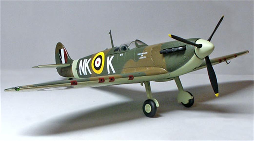 Corgi 1/18 10173S1 Spitfire NKK The Borough of Lambeth 118 Squadron