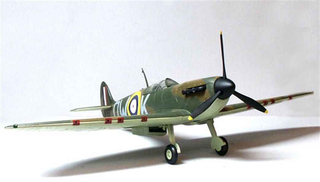 Corgi 1/18 10173S3 Spitfire DWK 610 Squadron