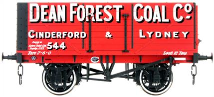 Dapol Lionheart Trains LHT-F-071-004 O Gauge Dean Forest Coal Company 7 Plank Open WagonA detailed ready to run O gauge 7 plank open wagon model from Lionheart Trains tooling finished in the livery of the Dean Forest Coal Company as wagon number 544 as used in the Forest of Dean