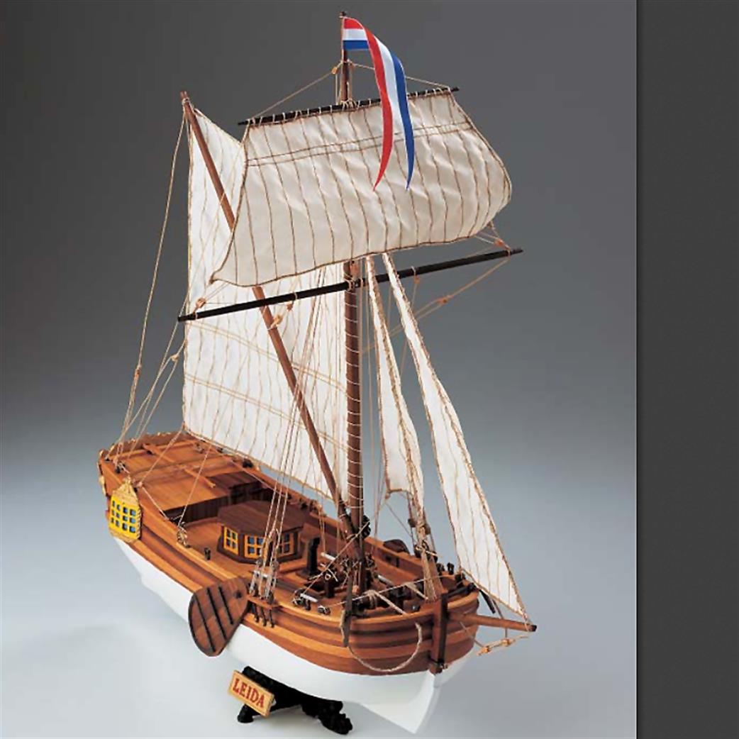Corel 1/64 SM57 Leida Dutch Wooden Kit