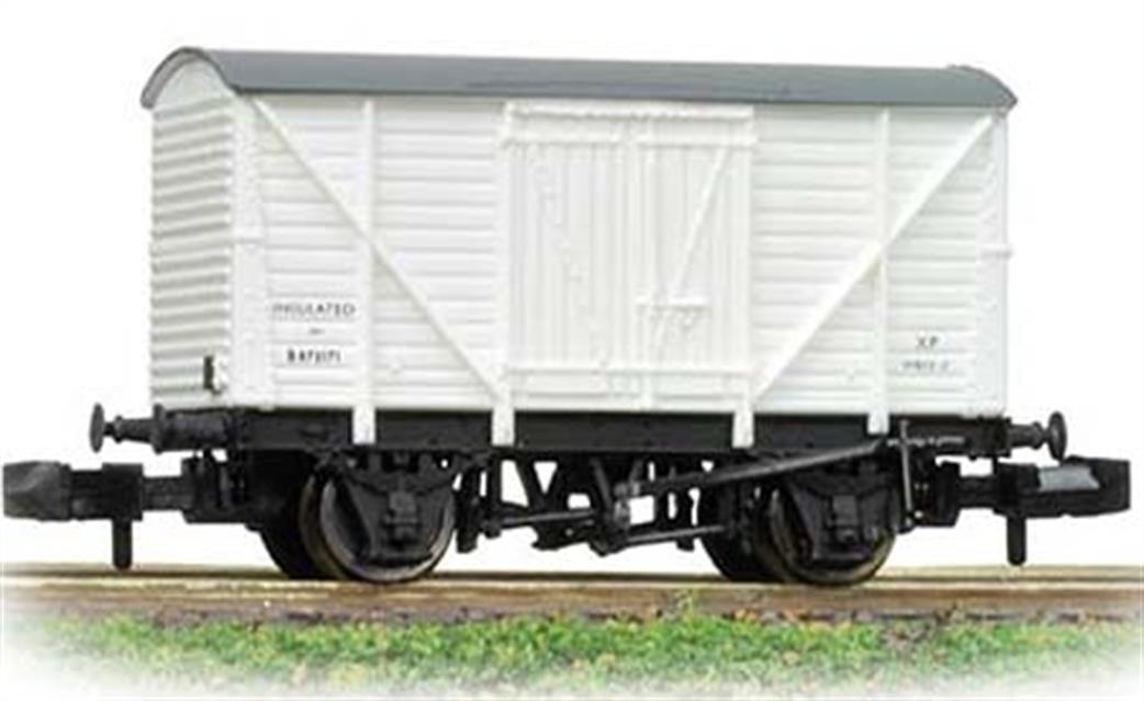 Graham Farish N 373-725B 10 Ton Insulated Van Planked Sides BR White