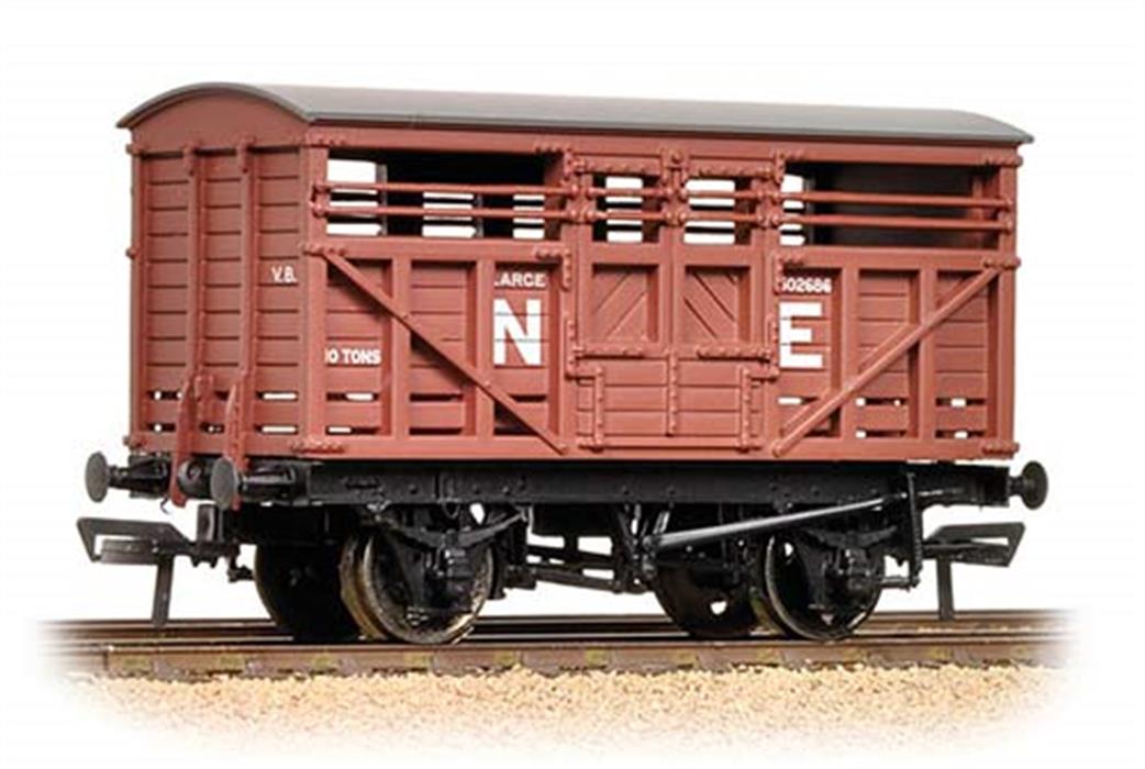 Bachmann OO 37-706A LNER Cattle Wagon NE Brown
