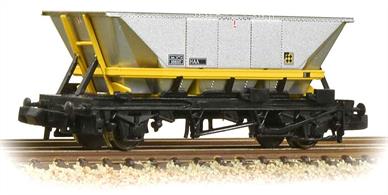 New model of the HAA merry-go-round coal hopper. Three different wagon numbers available.