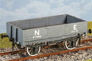 Plastic model kit of the North British Railway 4 plank open merchandise wagon,Although a late Victorian design, construction continued into the Great War. This batch built 1908-1916. Carried all types of traffic from iron castings to tarpaulined loads. Transfers for NBR and LNER. These finely moulded plastic wagon kits come complete with pin point axle wheels and bearings, 3 link couplings and transfers.Supplied with metal wheels and 3 link couplings.