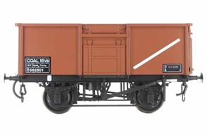 Dapol O Gauge model of British Railways diagram 1/108 16 ton welded steel body mineral wagon B562801 fitted with vacuum train brakes and finished in bauxite livery with COAL 16 VB lettering applied from the late 1960s onward.