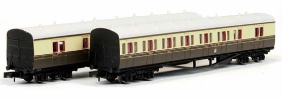 From the 1920s onwards the GWR used the term 'B set' to designated a formation of two coaches used principally for branch and local passenger services. A number of 'B sets' were purpose built, comprising two identical brake composite coaches. These coaches contain compartments for first and third class passengers, plus space for the guard, passenger luggage, mail and parcels and were coupled with guards' vans at the outer ends of the train.This 2 coach pack from Dapol models replicates one of these short trains, which would often be hauled by one of the small GWR tank engines, including the 14xx class 0-4-2s, 57xx class panniers and 45xx class 2-6-2 prairies.