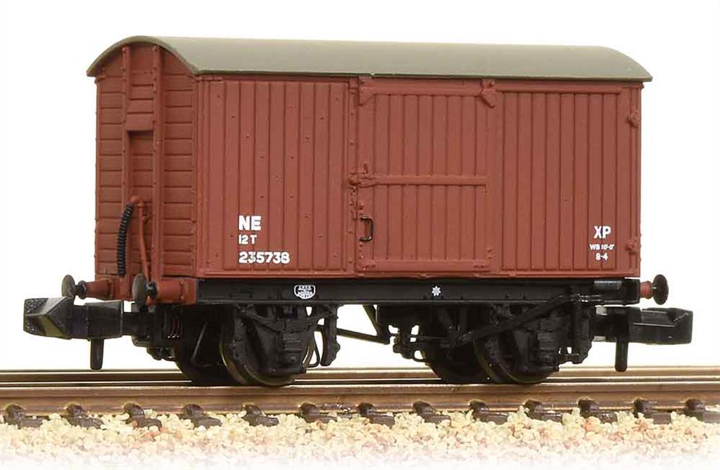 Graham Farish N 377-975A LNER 12-Ton Ventilated Box Van Planked Ends LNER Oxide