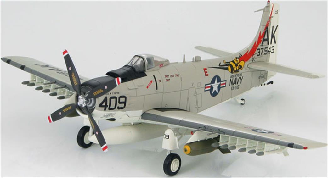Hobby Master 1/72 HA2901NPQ Douglas A1H Skyraider VA-176 USS Intrepid Mig Killer