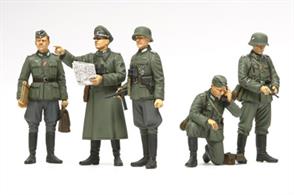 Tamiya German Field Commander Set 35298Set Includes Three officer figures in poses as if conducting a field meeting. One kneeling soldier figure using the wireless radio. One NCO figure checking his pistol.Glue and paints are required to assemble and complete the figures (not included)
