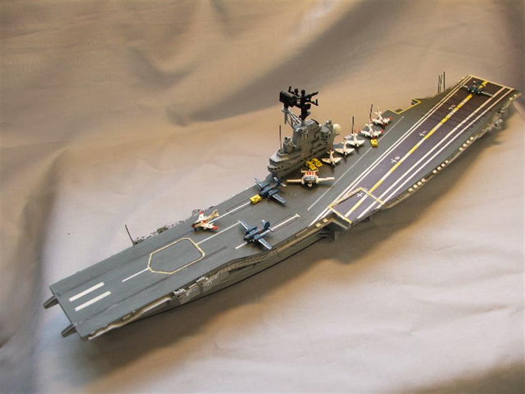 MT Miniatures MTM021 USS Intrepid USN Essex class carrier Kit 1/700