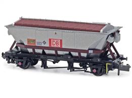 In August 2023 DB Cargo retired the last of the former BR/ECC china clay CDA hoppers after a service life of 35 years. These unique and distinctive wagons will be missed by enthusiasts but thanks to PECO, modellers can keep their legacy going in model form.