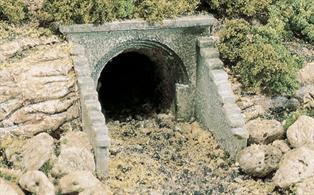 Use Earth Colors™ Liquid Pigment to detail Culverts in your choice of colors.Approximate outside dimensions: 2 1/2" w x 1 3/8" d x 1 1/8" h (5.71 cm x 3.49 cm x 2.85 cm).