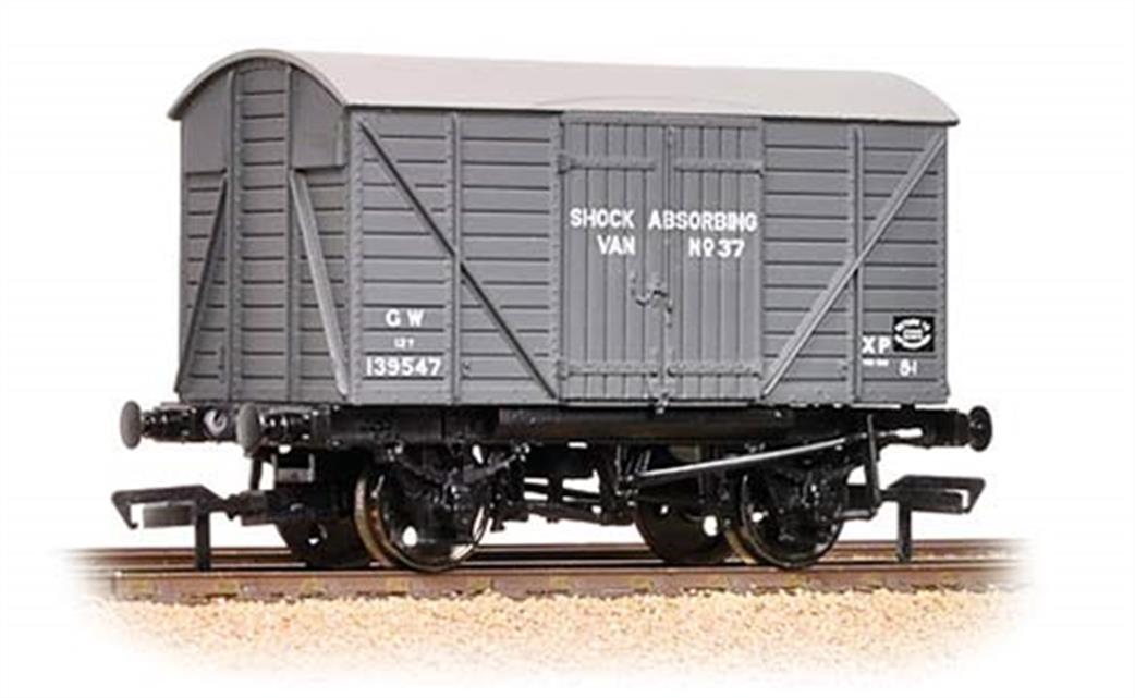 Bachmann 37-904 GWR 12-Ton Shock Van Planked Ends OO