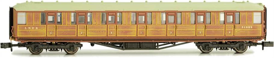An excellent model of the Gresley design teak bodied mainline corridor coaches of the LNER, complete with very effectively reproduced wood grain effects.Model of Gresley first class coach 1130 in LNER varnished teak livery.