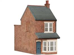 &gt;A left hand two-up two-down terraced house can be found on any typical British street, whether it be in the countryside or in an inner-city suburb. The ‘00’ scale resin model is perfect for adding a replication of these small houses on your layout.