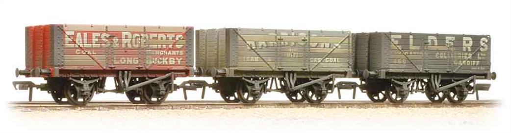 Bachmann OO 37-095A Coal Trader Triple Pack 7 Plank Private Owner Wagons Weathered