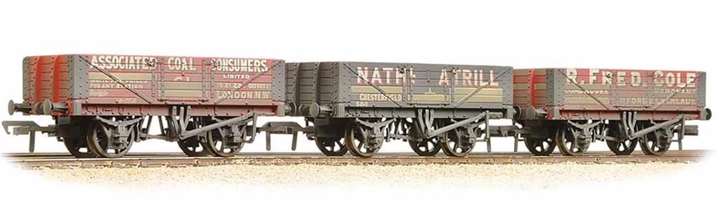 Bachmann OO 37-097 Coal Trader Triple Pack 5-Plank Wagons Weathered