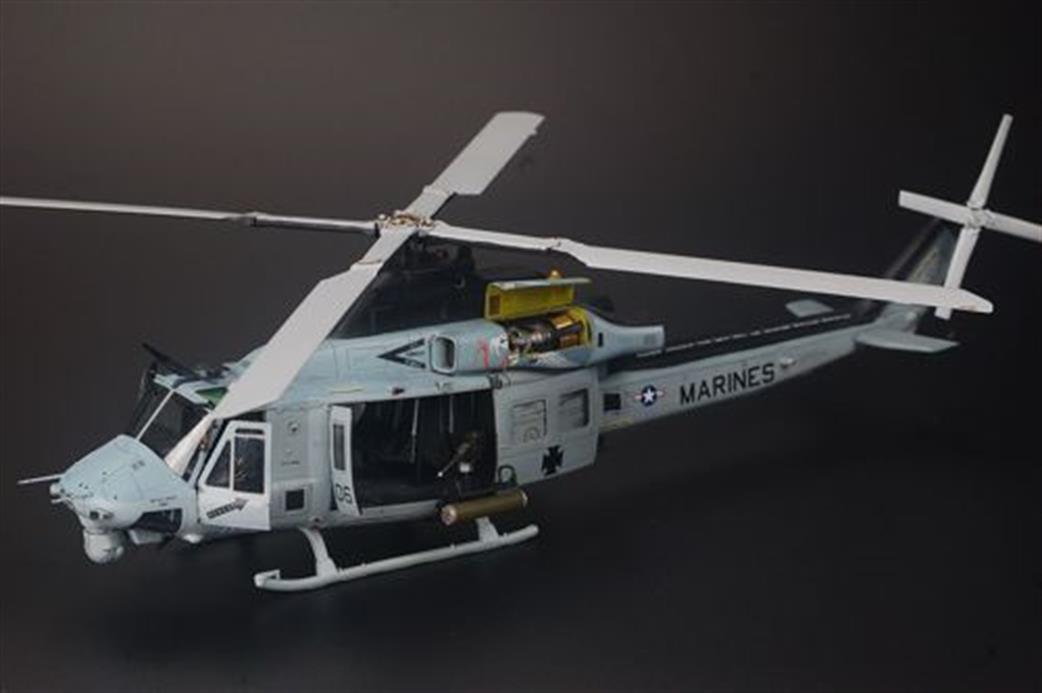 Kitty Hawk KH80124 Bell UH-1Y Venom Helicopter Plastic Kit 1/48