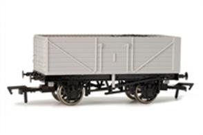 Dapol A002 00 Gauge Unpainted 7-plank open wagon.Ideal for producing your own models.