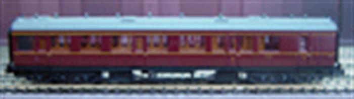 A finely detailed N gauge coach complete with interior. The fittings of the real coaches are moulded or added as separate parts, right down to the end grab rails, riveted roof panels and very fine roof vents.