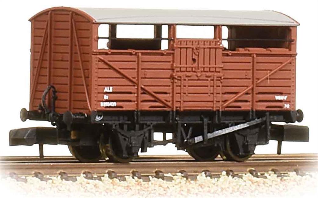 Graham Farish N 373-262B BR Ale Wagon Converted From Cattle Wagon BR Bauxite