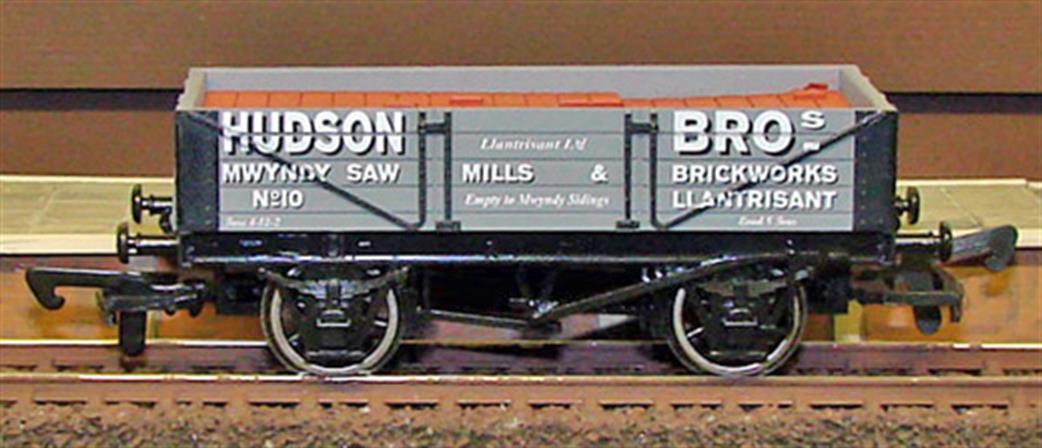 Dapol OO 4F-040-021 Hudson Bros. Llantrisant 4-Plank Open Wagon 16