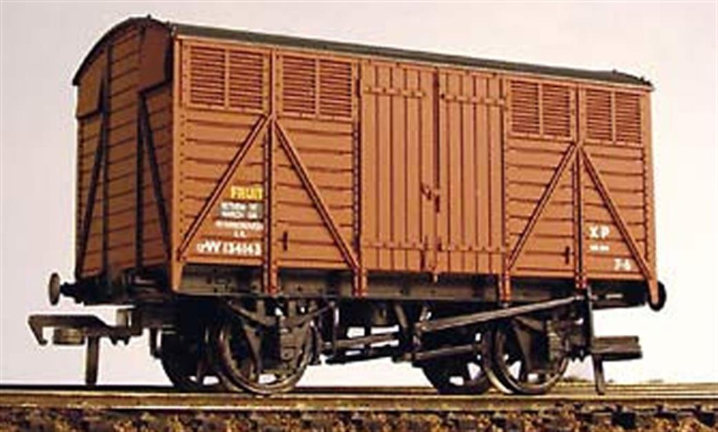 Bachmann OO 37-754D BR ex-GWR 12-Ton Ventilated Fruit Van BR Bauxite Livery Weathered