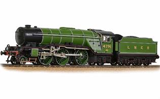 One of Britains most powerful locomotive classes Gresley's mixed traffic V2 class 2-6-2s were capable of hauling huge trains when asked and in later double-chimney form could match the express passenger pacifics and even the Deltic diesels when called as substitutes.Model of LNER 4791 finished in LNER apple green livery.