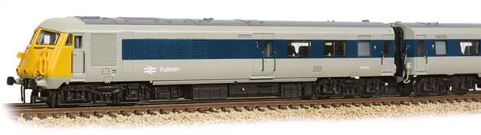 The 6-car Midland Pullman sets were transferred to the Western region in 1967 to supplement the 8-car Western Pullman train sets. Finished in the reverse blue and grey livery with multiple unit control jumper cables on the cab ends to allow the two 6-car units to be worked as a 12-car train.