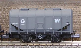 The GWR built these steel bodied grain hopper wagons in the 1930's to handle grain import and export traffic through the ports at Avonmouth and in South Wales. 
