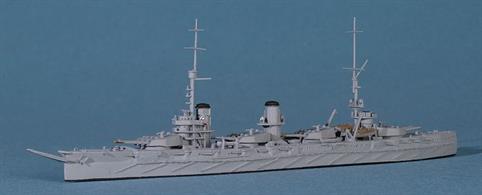 A 1/1250 scale metal model of Imperatritsa Maria built for service in the Black Sea, these ships were shorter than the ice-strengthened Gangutsintended for service in northern waters.