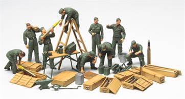 Tamiya 1/48 WWII German Tank Crew Field Maintenance Figure Set 32547Glue and paints are required 