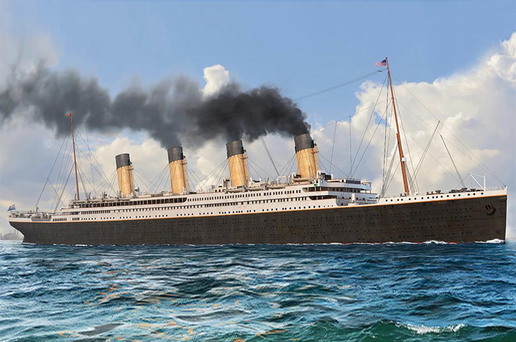 Hobbyboss 1/700 83420 RMS Titanic The Ship that Hit The Iceberg