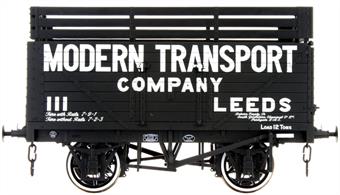 Dapol Lionheart Trains LHT-F-080-003 O Gauge 8 Plank Coke Wagon Modern TransportDelivery Spring 2018A detailed ready to run O gauge 7 plank open wagon model from Lionheart Trains tooling finished in the livery of Modern Transport and fitted with coke rails.