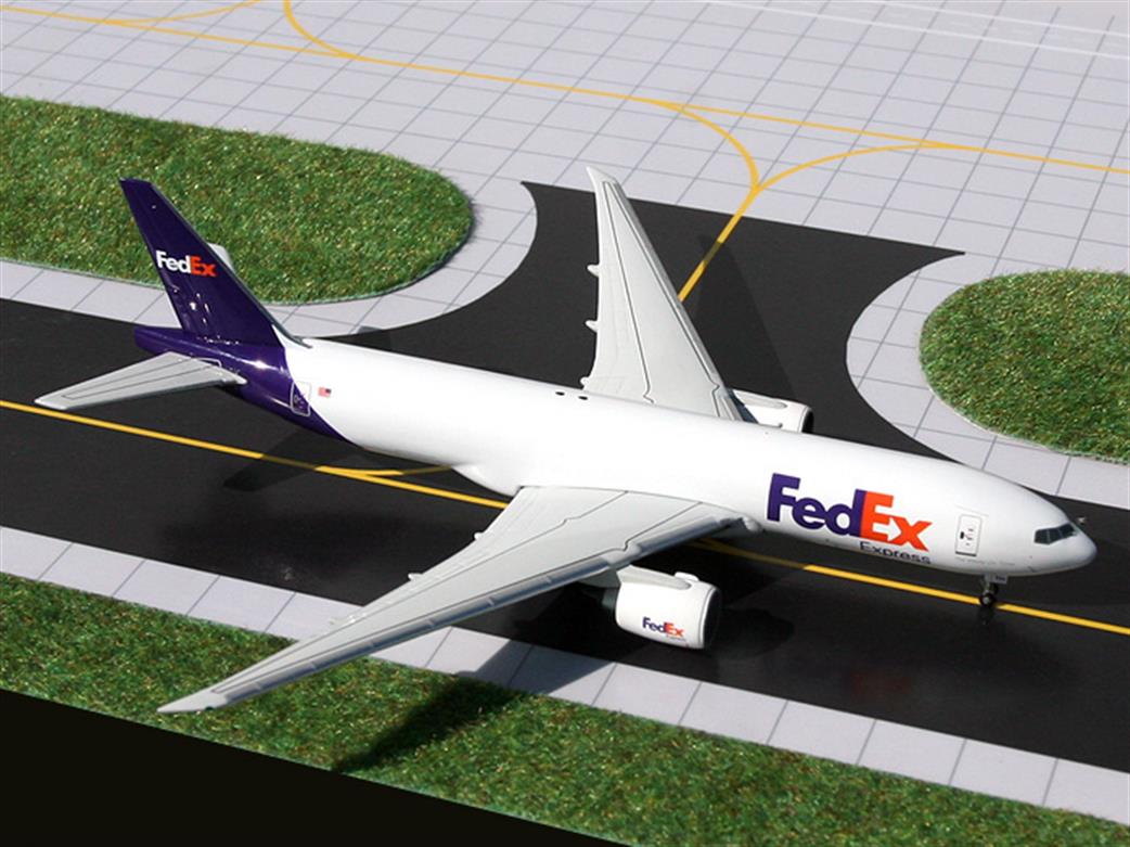 Gemini Jets 1/400 GJFEDX1437 Fedex Boeing B777f with Stand N884FD