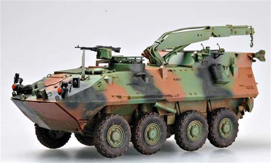 Trumpeter 1/35 00370 LAV-R Modern US Recovery Vehicle Kit